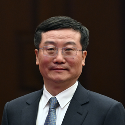 把事業(yè)放在心上 把責(zé)任扛在肩上