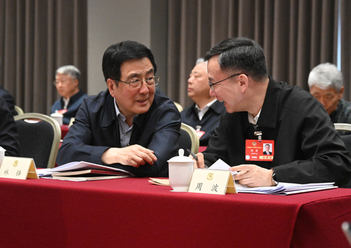 林鐸委員與周波委員在一起就彼此關(guān)心的問題(6599848)-20250306173752