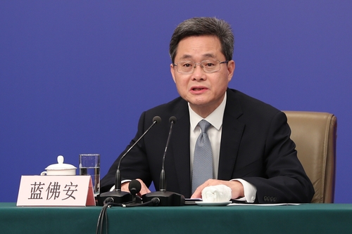 財政部部長藍(lán)佛安回答記者提問