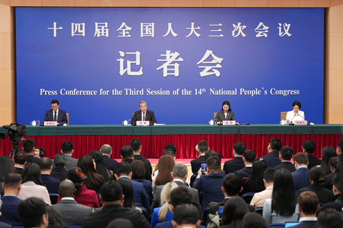 王毅回答中外記者提問(wèn)