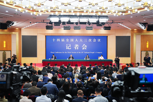王毅回答中外記者提問