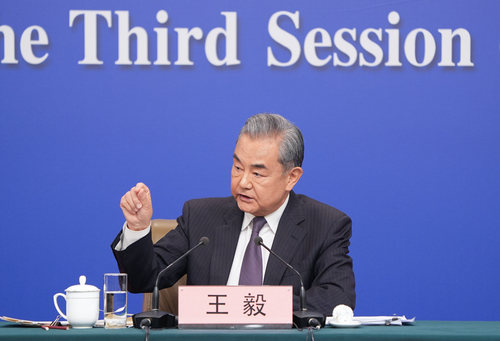 王毅回答中外記者提問