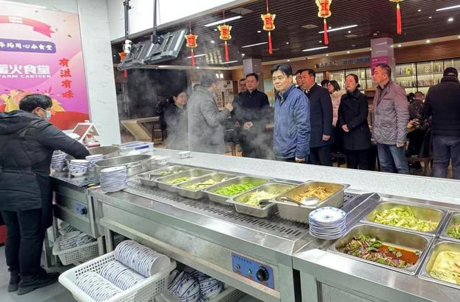 一間“暖火食堂”,，一位民建會(huì)員的公益情