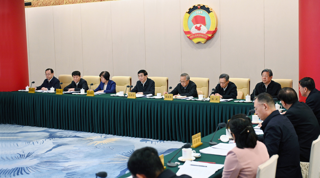 全國政協(xié)召開遠程協(xié)商會 圍繞“完善全民健身公共服務體系”協(xié)商議政 王滬寧主持