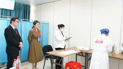 （勞動節(jié)2）曾敏：用微笑潤澤心靈(分離圖(7123542)-20250430090957