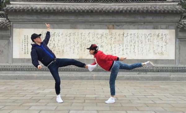 又雙叕虐狗,！吳莎曬圖秀恩愛 贊劉翔樂于助人