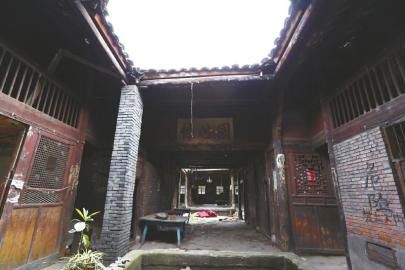 胡崇紳捐出的老宅，有700平方米,，價值百萬元以上,。