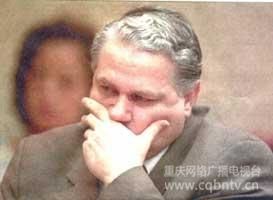 “湖濱殺手”——bill suff 在1974年,，Bill Suff及其妻子就曾因涉嫌毆打兩個(gè)月大的女兒致死而被捕,。Bill Suff在1995年又因謀殺了12名妓女而遭到控訴，但警方認(rèn)為他至少殺死了22人,。他在被捕前，是一名政府職員,。在獲判死刑后,，他目前還在行刑名單上等待死刑執(zhí)行。