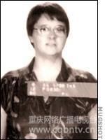 “日落大道”雌雄殺手——Carol Bundy &Douglas Daniel Clark 這對(duì)殺手是因其在洛杉磯日落大道上尋找受害者而得名,。一人名叫Douglas Daniel Clark,是一名32歲的英俊鍋爐工。他的幫兇叫Carol Mary Bundy,是一名37歲的離婚母親,。他們是在一起同居的情侶,，他們也一起殺人。