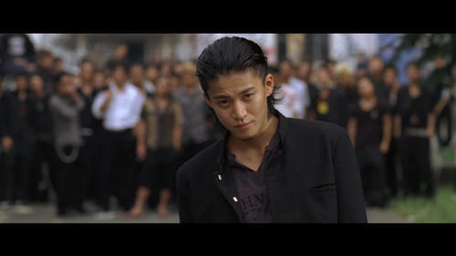 小栗旬，熱血高校中的男主角,。沒想到也是這樣的人,，與名模山田優(yōu)結(jié)婚4個月，就傳出因出軌而面臨離婚危機(jī),。