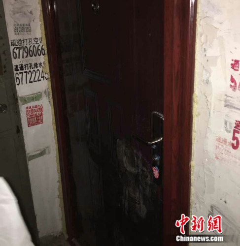 圖為黑中介踹門過后的場景,。受訪者供圖